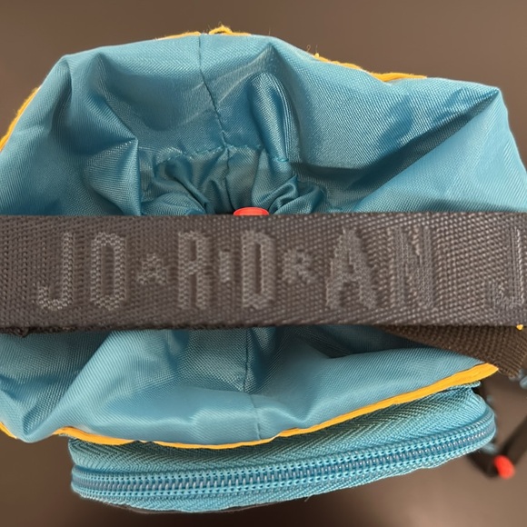 NWOT Nike Jordan Bag - Picture 4 of 7